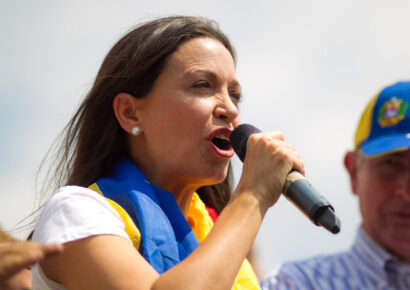 María Corina Machado acusa a Maduro de consolidar un «golpe de Estado» y llama a la resistencia democrática