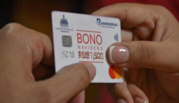 Retraso en entregas de tarjetas del Bono Navideño Gobierno bajo presión del PLD por transparencia