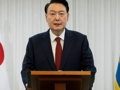 Yoon Suk Yeol, detenido e interrogado en medio de una crisis política