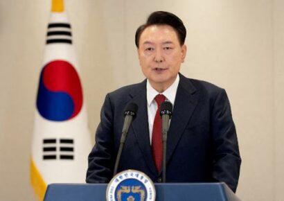 Corea del Sur suspende orden de arresto contra Yoon Suk Yeol tras enfrentamientos violentos