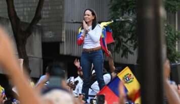 María Corina Machado reaparece en Caracas y lidera protesta contra el régimen de Maduro