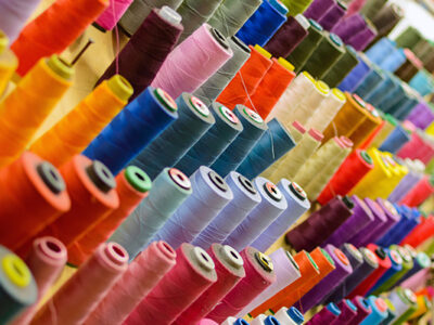 Industria textil alerta sobre riesgos en compras escolares del INABIE