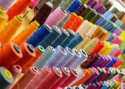 Industria textil alerta sobre riesgos en compras escolares del INABIE