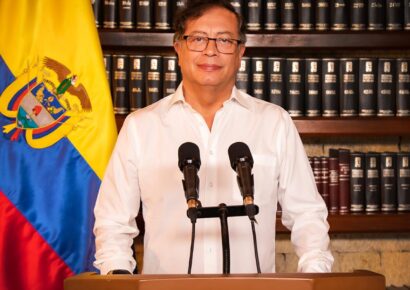 Gustavo Petro pide a colombianos sin documentos en EE.UU. regresar a Colombia y promete apoyo económico