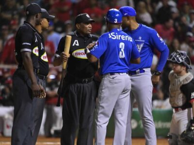 Albert Pujols pide revisión del bate de Gustavo Núñez por «instinto» durante la final de la Serie del Caribe