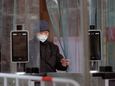 China rechaza hipótesis de fuga en laboratorio como origen del COVID-19 y pide a científicos que determinen su origen