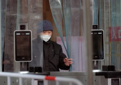 China rechaza hipótesis de fuga en laboratorio como origen del COVID-19 y pide a científicos que determinen su origen