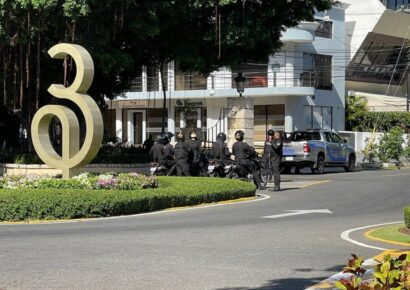 Custodia policial en el Hotel Embajador ante rumores sobre la presencia de Edmundo González Urrutia