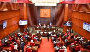 El Senado aprueba leyes y resoluciones en sesión plenaria