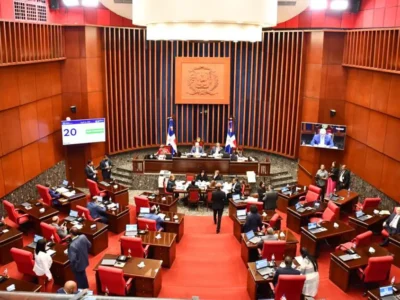 El Senado aprueba leyes y resoluciones en sesión plenaria