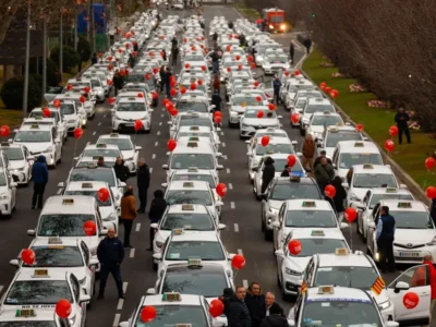 Miles de taxistas protestan en toda España contra las subidas de los seguros