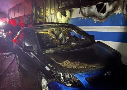 Varios vehículos quemados en incendio registrado esta madrugada en Puerto Plata