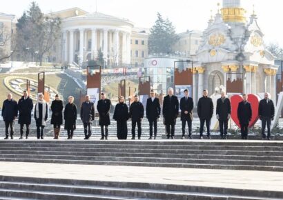 Zelenski inaugura cumbre internacional de apoyo a Ucrania en el tercer aniversario de la guerra