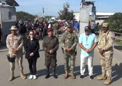 Comisión diplomática de Guatemala recorre el mercado y paso fronterizo de Dajabón
