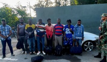 Ejército Nacional en Valverde, capturan a 13 haitianos indocumentados y confiscan vehículos