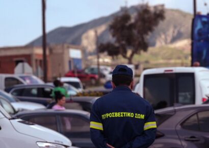 Santorini en éxodo: 9.000 personas huyen tras ola de terremotos