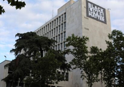 EE.UU. exige a sus proveedores en España certificar que no promueven políticas de género e inclusión