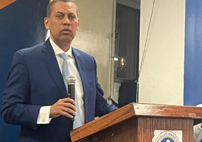 Guido Gómez Mazara recibe cálida bienvenida en la seccional del PRM y reflexiona sobre la tradición autoritaria en la RD