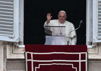 El Papa Francisco pide el uso legítimo de las fuerzas armadas y un alto a los conflictos en el mundo