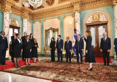 Raquel Peña juramenta a siete nuevos procuradores adjuntos en el Palacio Nacional