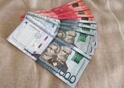 Sector empresarial propone aumento salarial del 10% en medio de intensas negociaciones