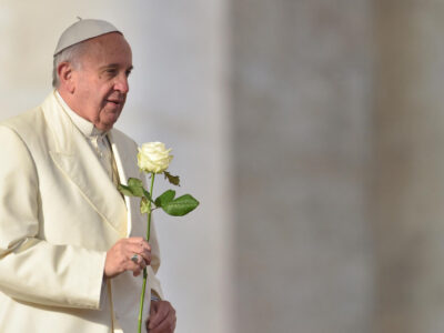 El Papa Continúa su Tratamiento sin Ventilación Mecánica Tras Crisis Respiratorias