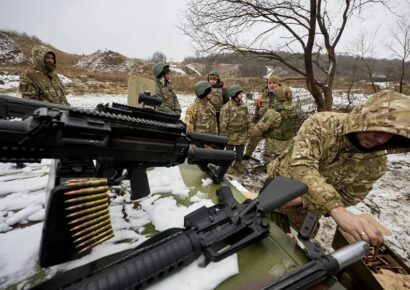 Kremlin afirma que Putin y Trump hablaron sobre ayuda militar, Trump lo niega