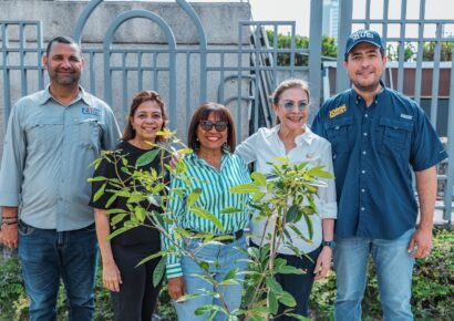 Carolina Mejía continúa Plan de Arbolado Urbano con plantación de árboles endémicos