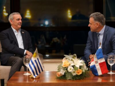 Abinader se reúne con el presidente electo de Uruguay para estrechar vínculos bilaterales