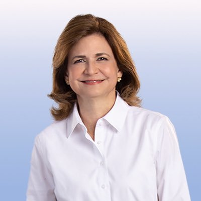 Raquel Peña felicita a Zoé Saldaña por ganar el Oscar a mejor actriz de reparto