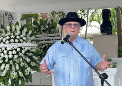 Hipólito Mejía recuerda a Peña Gómez en el aniversario de su natalicio