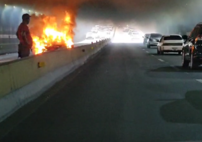 Incendio de vehículo en el túnel de la 27 de Febrero moviliza unidades de emergencia