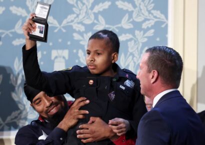 Trump honra a DJ Daniel, niño superviviente de cáncer, al nombrarlo agente del Servicio Secreto