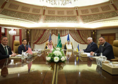 Ucrania y EE.UU. inician reuniones en Riad para negociar treguas parciales