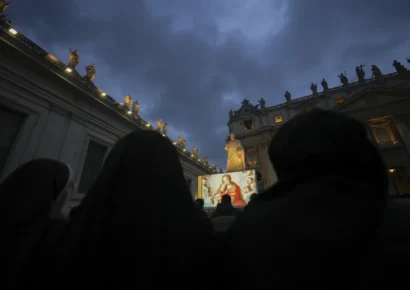 El Papa Francisco evoluciona favorablemente, pero sigue en estado delicado