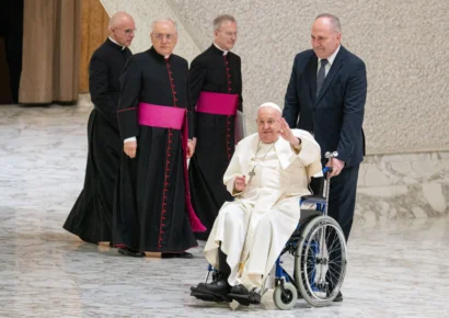 El papa Francisco sufre episodios de insuficiencia respiratoria pero permanece lúcido