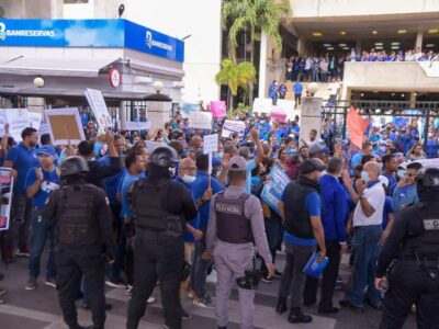 Protesta de la ADP en las provincias Duarte y Hermanas Mirabal termina en enfrentamiento con la Policía