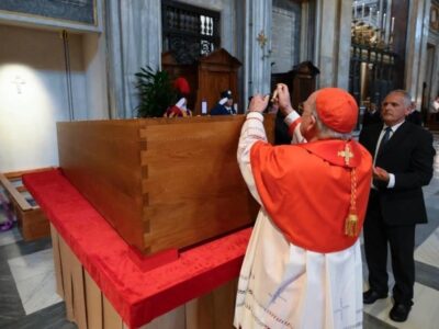 El Papa Francisco recibe su última sepultura en la Basílica de Santa María la Mayor