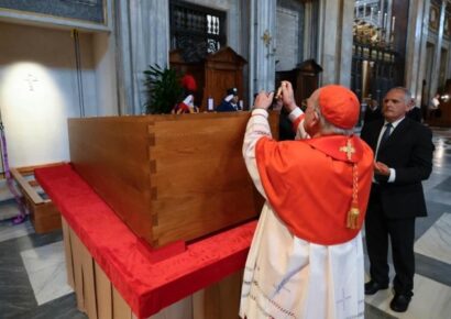 El Papa Francisco recibe su última sepultura en la Basílica de Santa María la Mayor