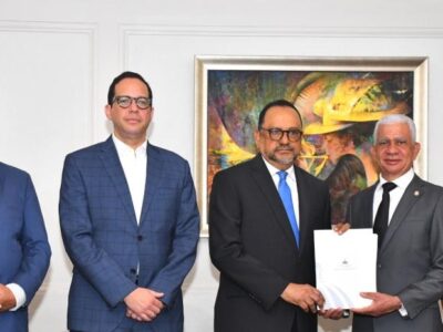 Senado recibe proyecto para fusionar Hacienda y Economía en una sola entidad estatal