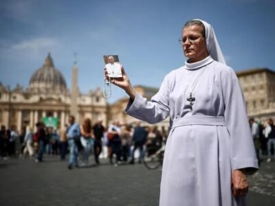 Emotiva despedida en el Vaticano: los empleados rinden homenaje al Papa Francisco