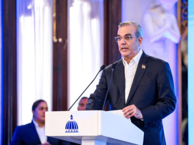 El presidente Abinader propone ley urgente para corregir vacío en supervisión de obras privadas”