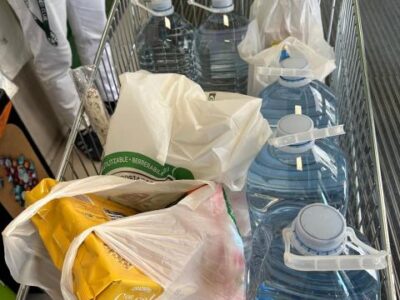 Los supermercados abarrotados tras el apagón generalizado en toda España