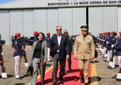 Luis Abinader viaja al Vaticano para asistir al funeral del Papa Francisco
