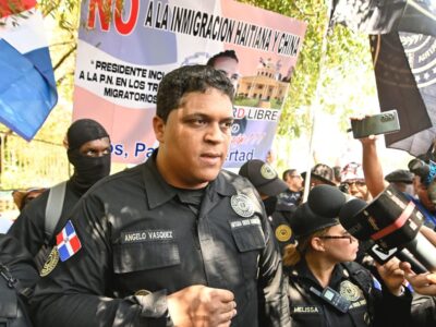 24 de Abril: A 60 años del grito por la soberanía, Ángelo Vásquez lidera marcha nacionalista contra la migración irregular