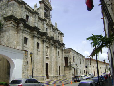 Intrant prohíbe estacionamiento en calle Las Damas a partir del 1 de mayo de 2025