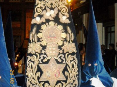 La Hermandad de la Estrella de Sevilla honra a las víctimas del Jet Set en procesión de Semana Santa