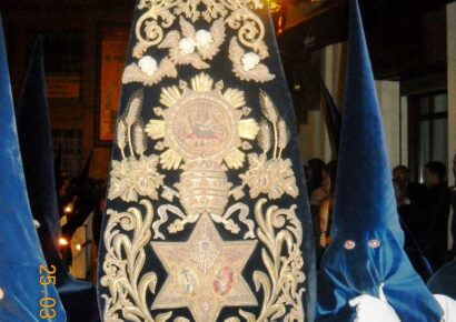 La Hermandad de la Estrella de Sevilla honra a las víctimas del Jet Set en procesión de Semana Santa