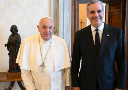 El presidente Abinader en nombre del pueblo dominicano lamenta el fallecimiento del Papa Francisco