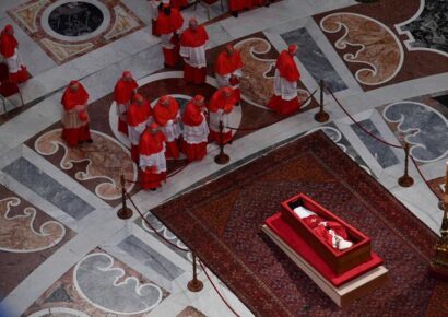 Despedida del Papa Francisco: Un ritual repleto de simbolismo y esperanza